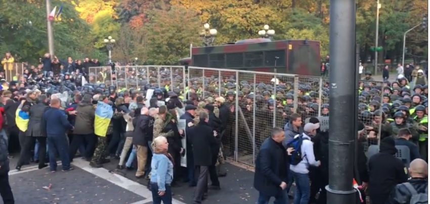 Ukrajina: Sukobi ispred parlamenta