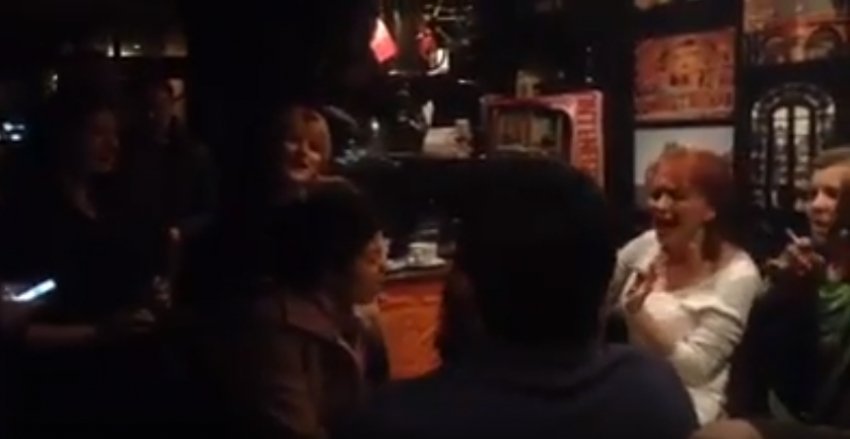 VIDEO &#8211; Hor koji ne miruje: Kad Zoja s ekipom zapjeva u podgoričkoj kafani!