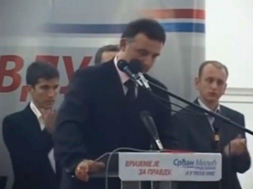 DPS objavio FOTO iz arhive: &#8220;Vaš Aleksa&#8221; imitira Kneževića, a nekad je strasno klicao Miliću