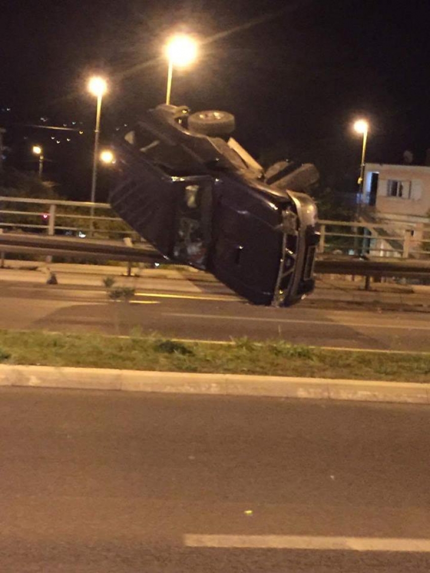 Udes u Maslinama: Automobil se prevrtao po kolovozu