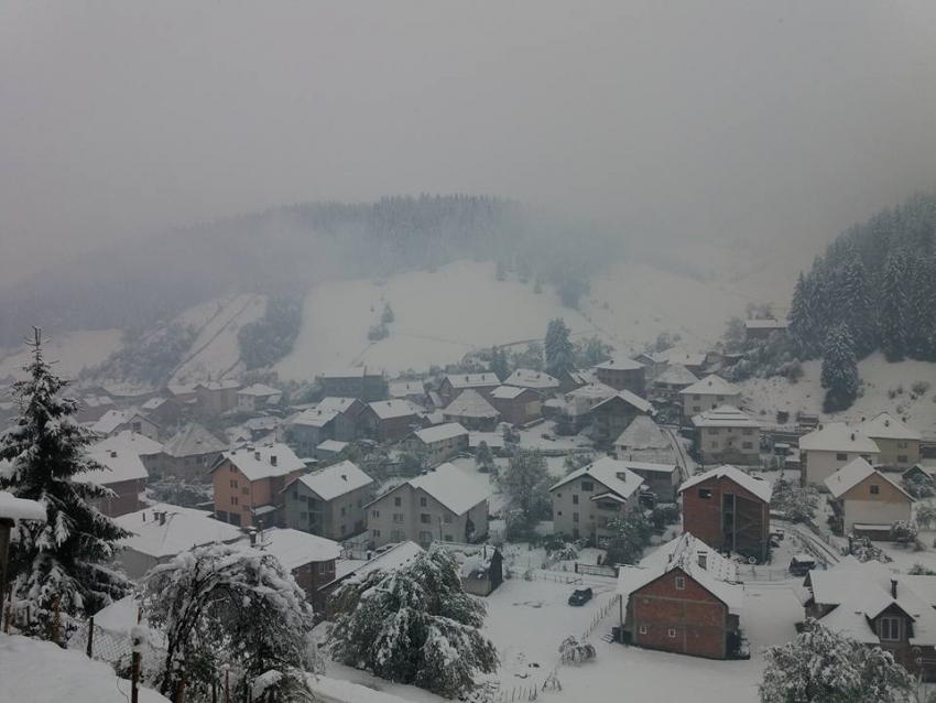 FOTO: Sanke, drva i šterike &#8211; Pao snijeg, &#8220;pošla struja&#8221;
