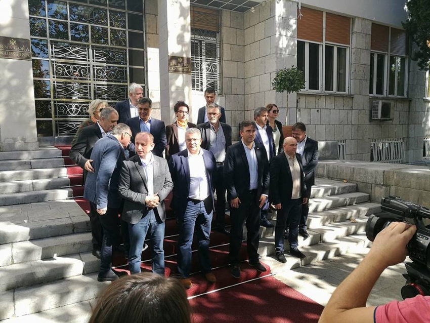 DF opoziciji: Znamo da vas pritiska jedna ambasada, ali ne ulazite ponovo u Vladu