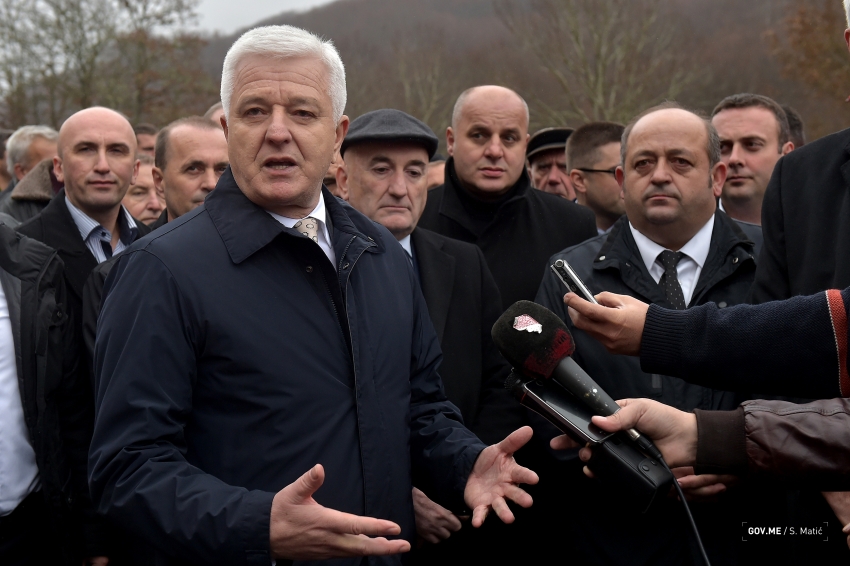 VIDEO &#8211; Premijer o optužbama opozicije: To su dokonici koji uglavnom izmišljaju