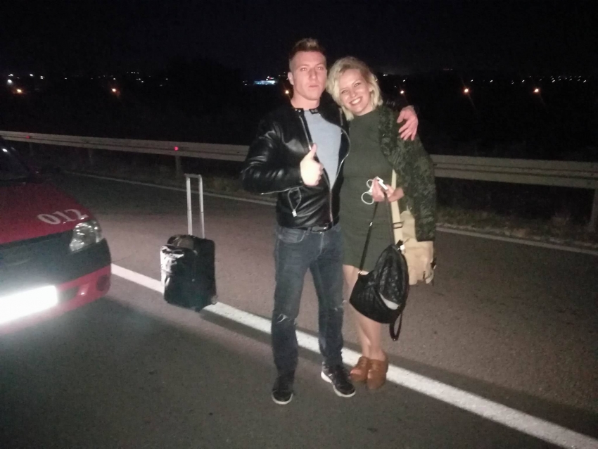 Nijesu svi nervozni: Ana Marija i Stefan s koferom krenuli pješke ka Podgorici