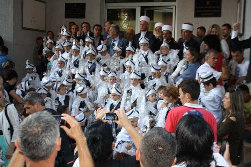 Kolektivno sunećenje u Crnoj Gori nije čin mržnje: S muslimanskom djecom se obrezuju i neki pravoslavci!