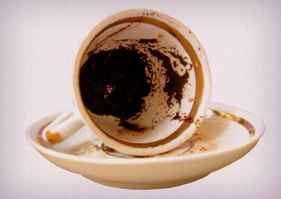 GLEDANJE U ŠOLJU: Šta znače simboli od taloga kafe i da li su istiniti?