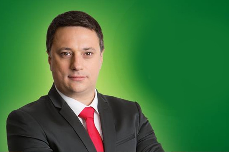 NABACIO I CRVENU KRAVATU: Andrija Milošević ulazi u politiku, a reakcija Gordana Kičića je OVA ?