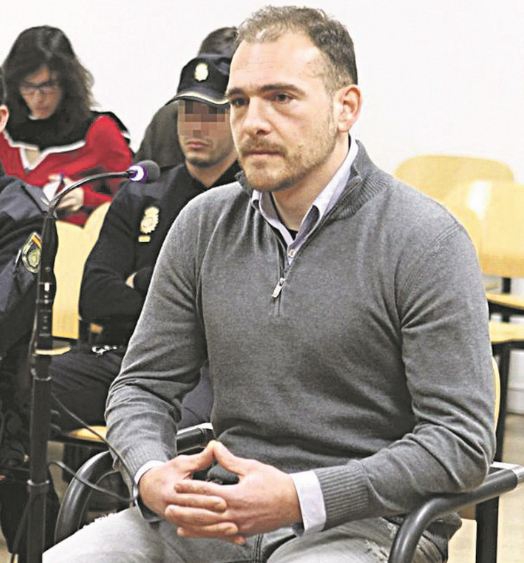 Luka Bojović u tajnosti napustio Srbiju, zadnji put viđen maskiran na aerodromu