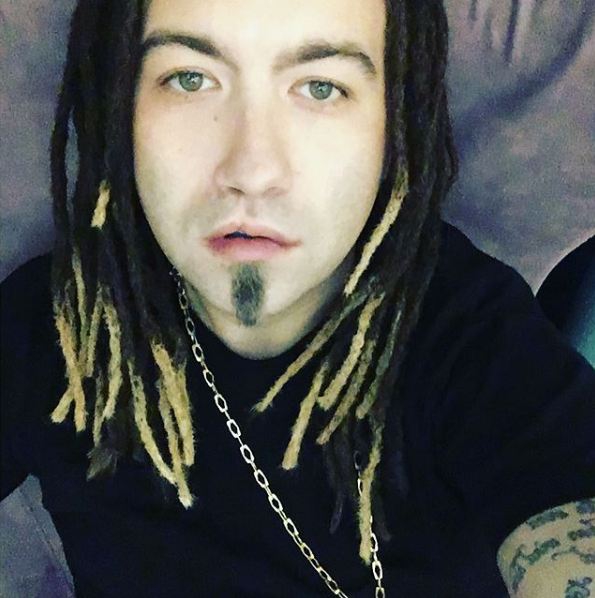 RASTA PONOVO ŠOKIRA: BOLJE DA MI ĆERKA U RUCI DRŽI DŽOINT, NEGO FLAŠU VOTKE?!