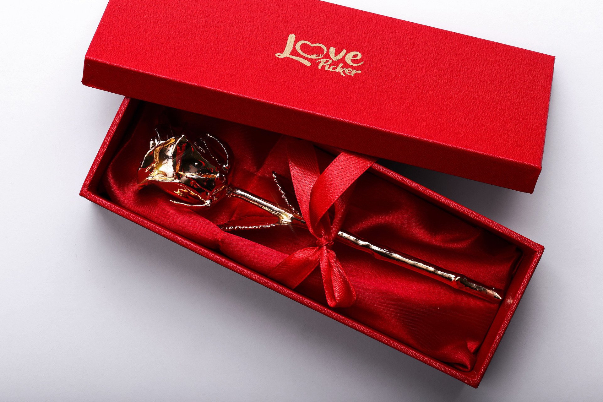 RUŽA OD ZLATA kao simbol VJEČNE LJUBAVI