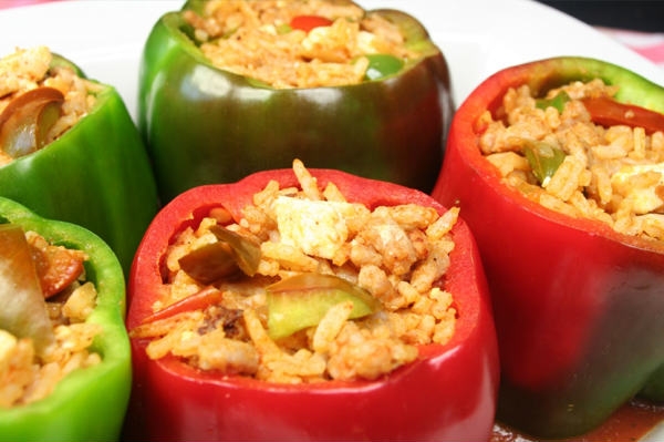 Veganski recept za paprike punjene pirinčem i povrćem