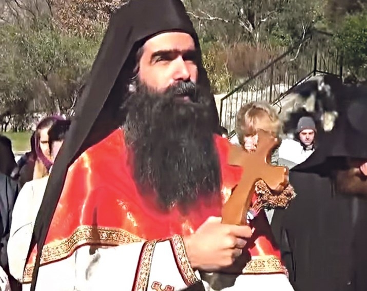 Otac Rafailo opleo po Miroljubu Petroviću: On je sluga satanin, on kaže da je vino kojim se pričešćujemo usmrđelo grožđe