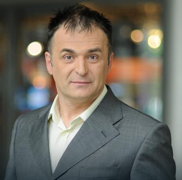 ĆERKA Branislava Lečića je prava LJEPOTICA, a kada joj vidite MAJKU sve će vam biti jasno!