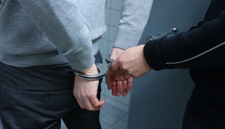 UŽAS NA MALTI: Srpski porno glumac voajerisao pred djevojčicama, policija ga uhapsila i u stanu mu našla fotografije golih beba