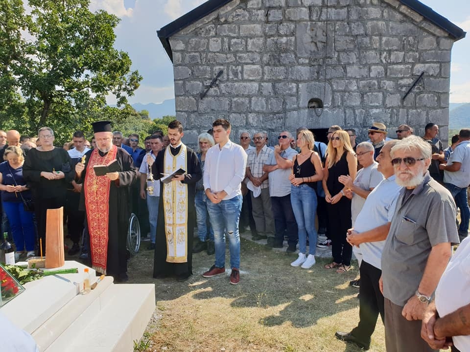 U Kučima danas održan pomen Giški Božoviću: Među prisutnima bili i Miško Janković, Brano Mićunović, Marko Matić&#8230;