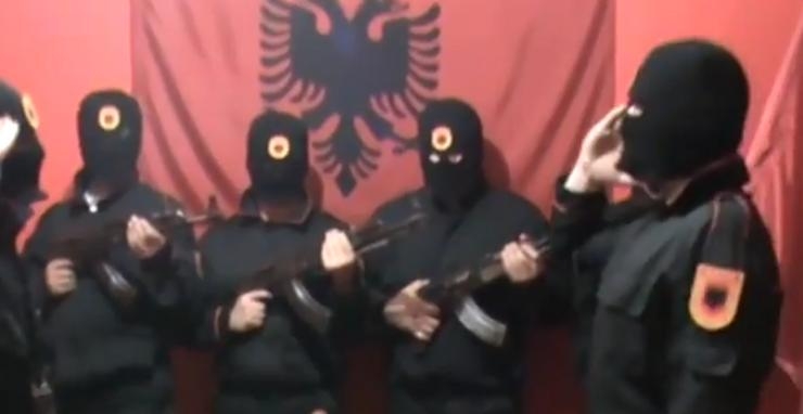 Naoružani i maskirani prijete: Albanski ekstremisti u snimku upozorili Prištinu da odustane od razmjene teritorija