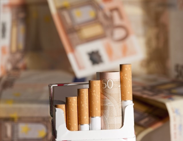 Nevjerovatan skok: Kutija cigareta 17 eura, a poskupiće još