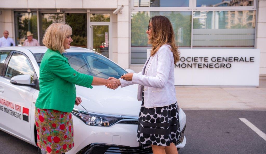 Dobitnici glavne nagrade uručeni ključevi automobila