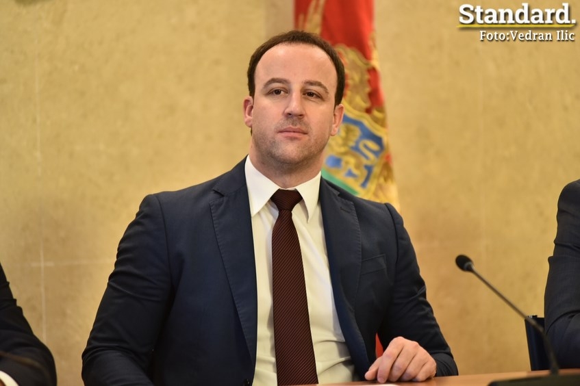 Nikolić: Trio u Tajvanu ne može predstavljati Crnu Goru