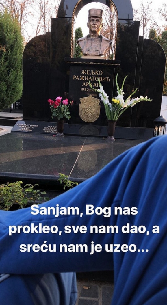 Veljko Ražnatović posjetio Arkanov grob i napisao: &#8220;Sanjam, Bog nas prokleo, sve nam dao, a sreću nam uzeo&#8221;