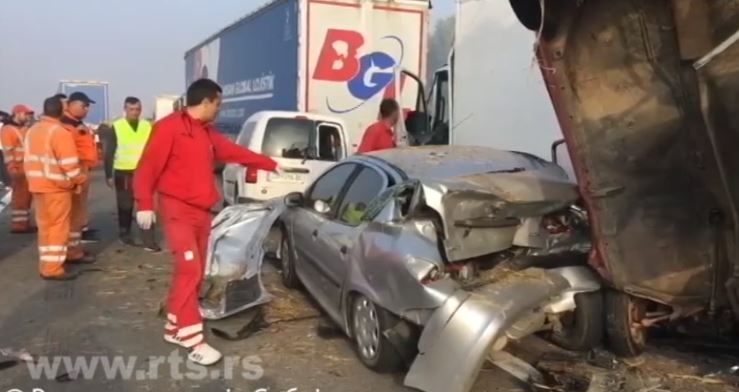 Nezapamćena tragedija na autoputu u Srbiji: Sedmoro poginulih, desetine povrijeđenih u dvije saobraćajne nesreće na istom mjestu