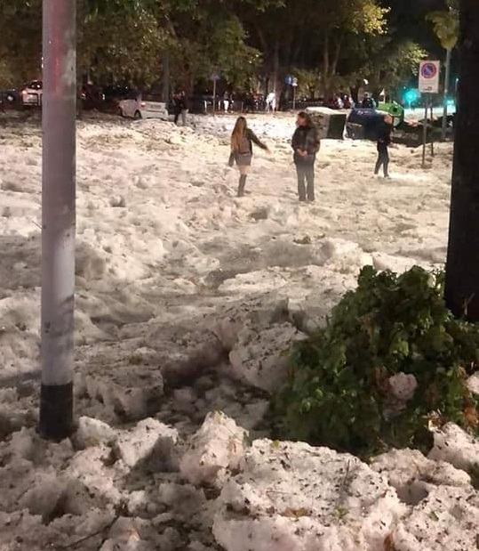 VIDEO &#8211; Haos u Rimu: Grad pod vodom, plutaju komadi leda