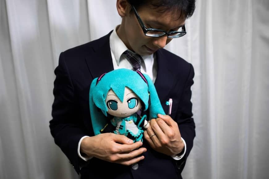 Japanac se oženio hologramom pevačice!