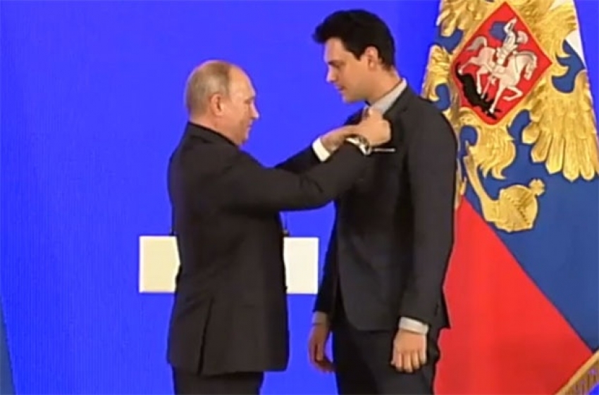Putin Bikoviću lično uručio medalju; glumac poručio: &#8220;O njemu možete da mislite šta hoćete, ali&#8230;&#8221;