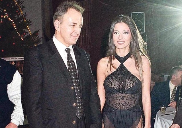 &#8220;Htjela sam da napustim pjevanje, ali su njegove riječi sve promijenile&#8221;: Ceca otkrila šta joj je Arkan rekao kad je željela da batali karijeru