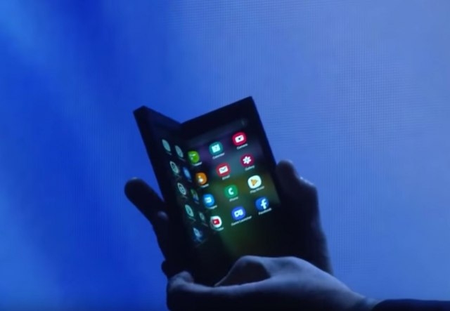 Samsung predstavio svoj prvi ekran na preklop