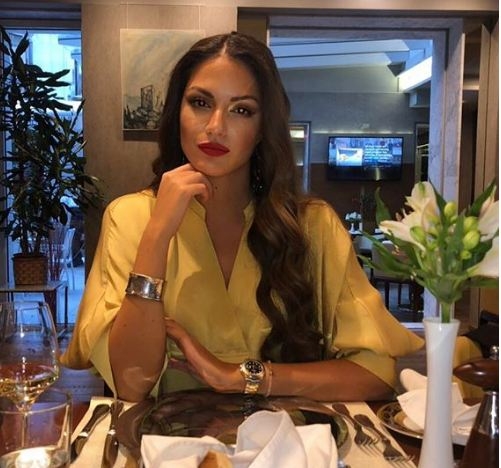 Ćerka Suzane Mančić živi LUKSUZNI život, ali zbog OVOG PATI