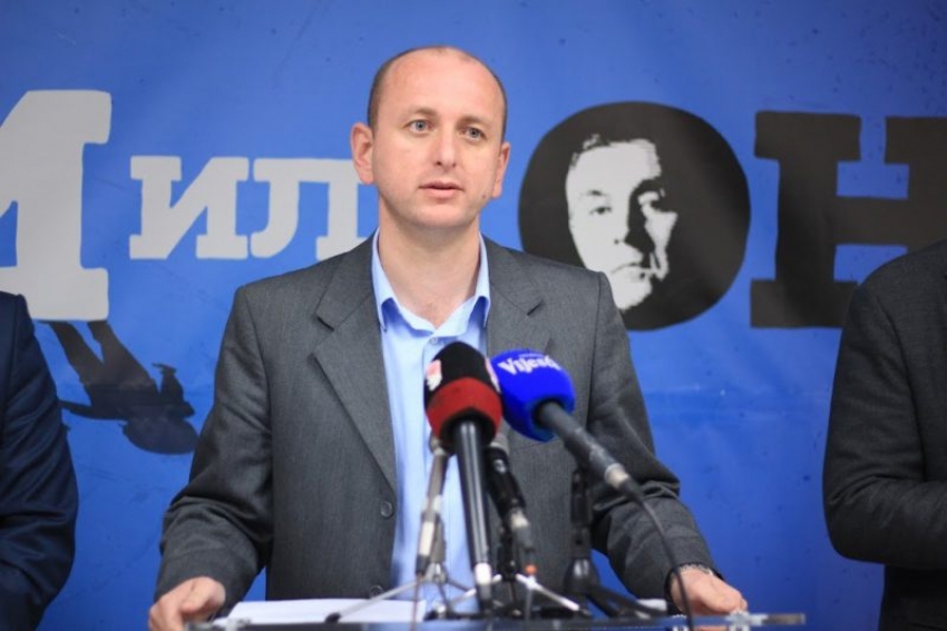 Knežević: Kulminirala institucionalna šizofrenija, Bećković bio i ostao hodajuća Crna Gora