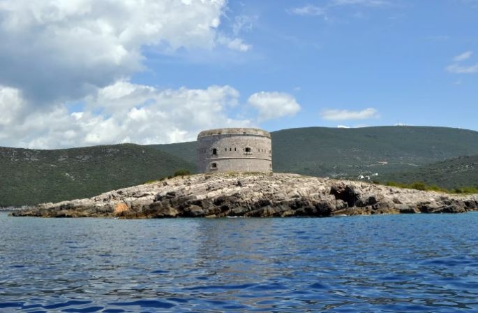 Nesvakidašnji oglas: Prodaje se tvrđava Arza i plaža