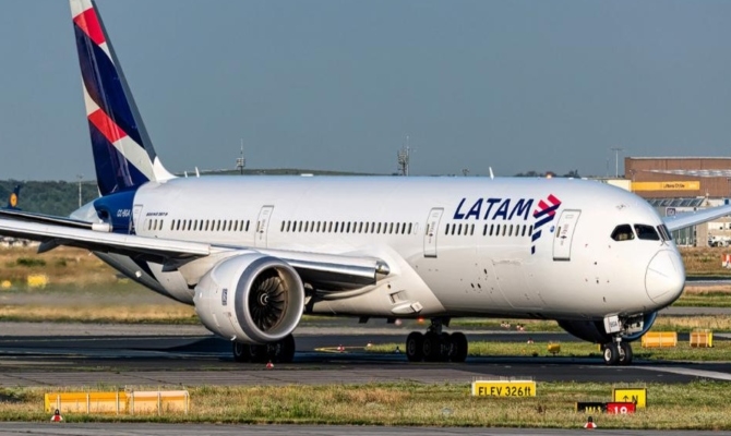 Avion na aerodromu stoji deset godina