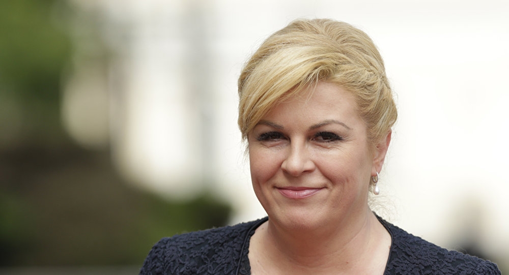 Širi se snimak, Kolinda u zagrljaju sa otmičarkom aviona
