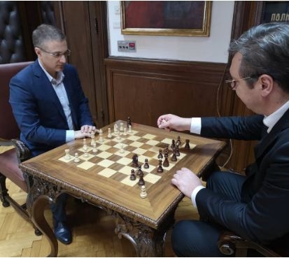 Vučić i Stefanović igraju šah: &#8220;Kratak odmor pred aktivnosti&#8221;