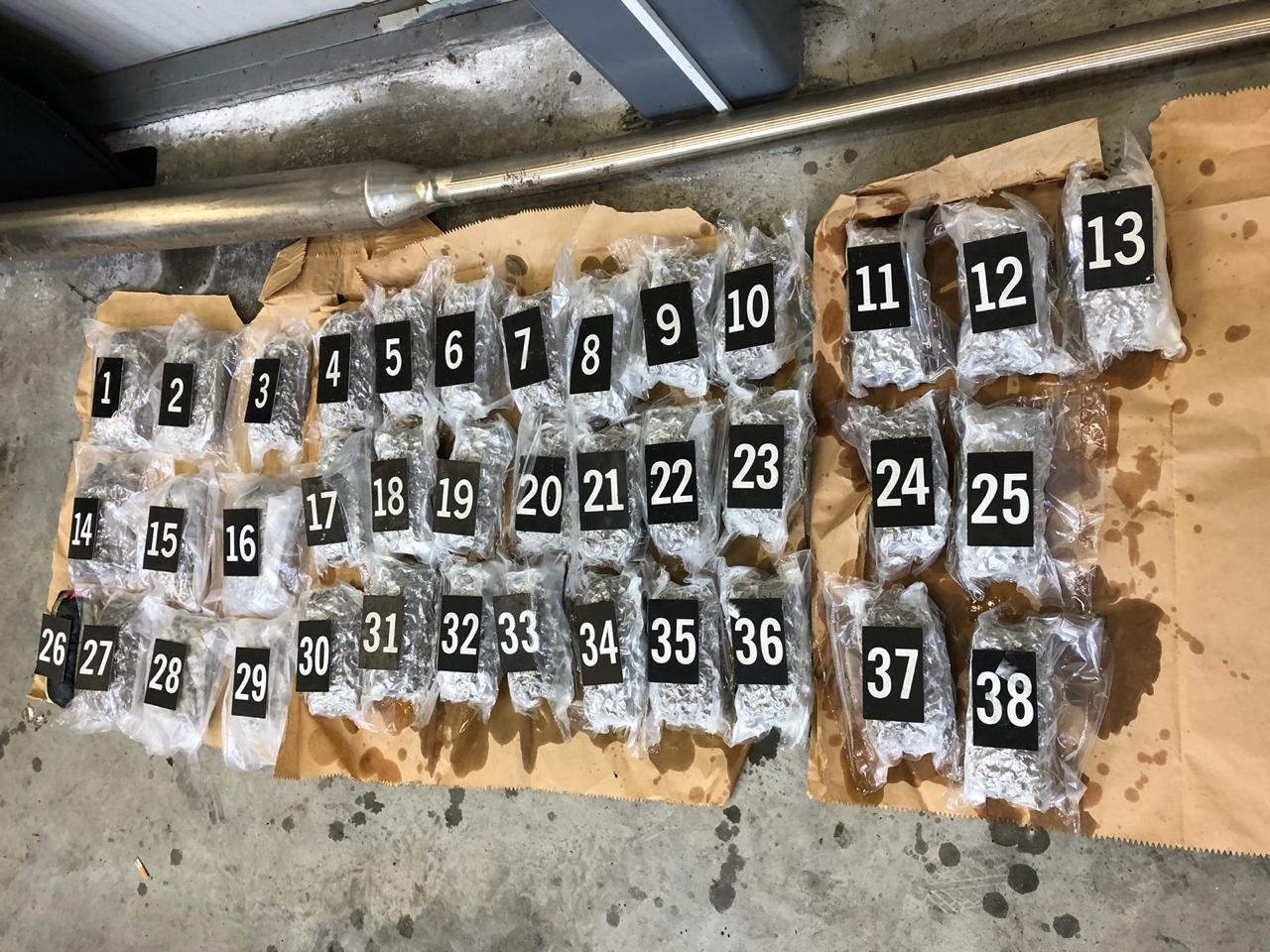 Carinici i policajci pronašli i oduzeli 11 kilograma marihuane: Uhapšena jedna osoba