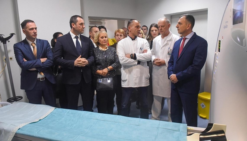Hrapović u nenajavljenoj posjeti Kliničkom centru: “Koliko ste dugo čekali?”