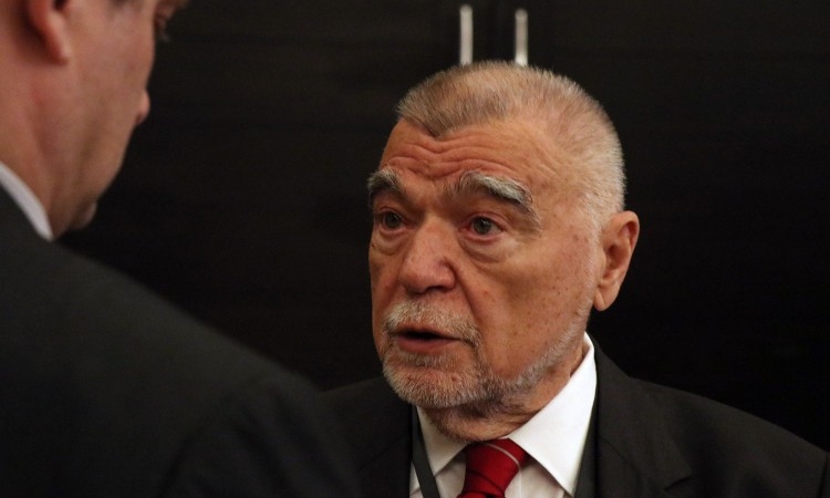 Mesić: Oni koji žele oteti dio Kosova ili BiH žive u velikoj zabludi