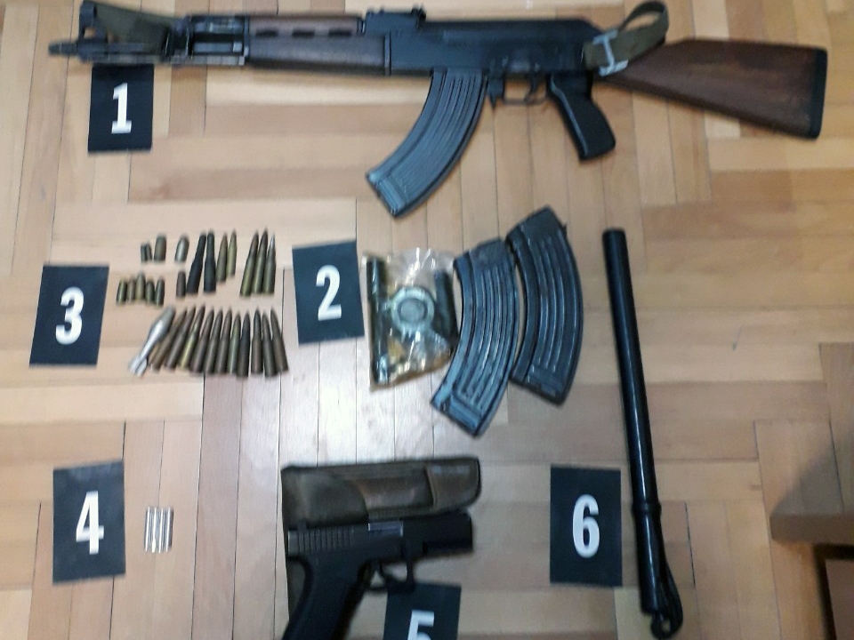 Policija u Danilovgradu oduzela automatsku pušku, pištolj i municiju…