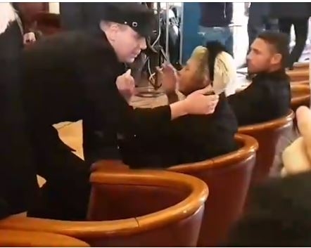 Jelena Karleuša u crnini, bez šminke, ošišana skroz na kratko, neprepoznatljiva od tuge