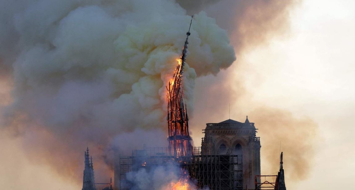 Dramatični snimci iz Pariza: Gori čuvena katedrala Notre Dame