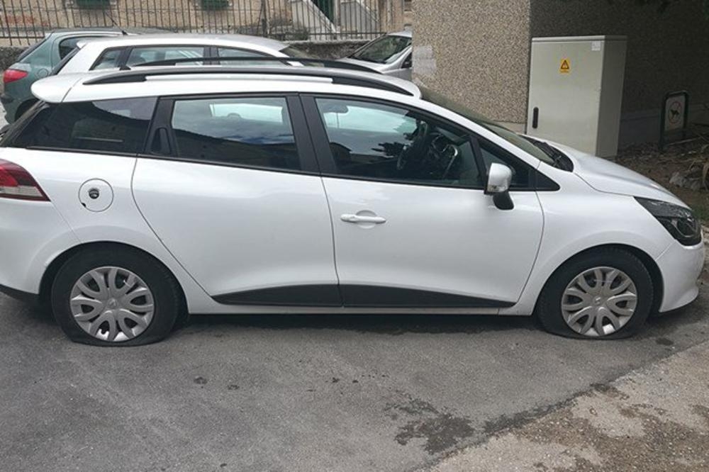 Na automobilu beogradskih tablica izbušene sve četiri gume u Splitu