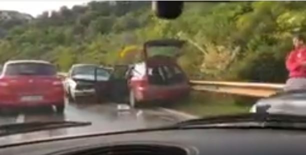 Udes na putu Bar-Sutomore, vozila uništena, saobraćaj otežan