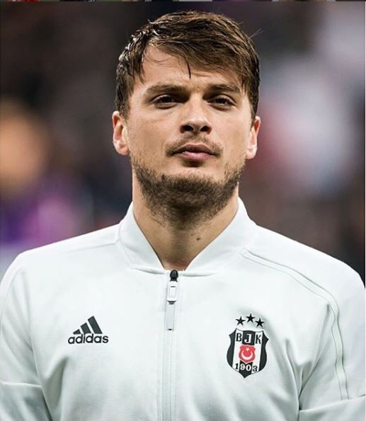 KILO ZLATA ZA NJU: Adem Ljajić izgubio glavu GLAVU za poznatom PJEVAČICOM!?