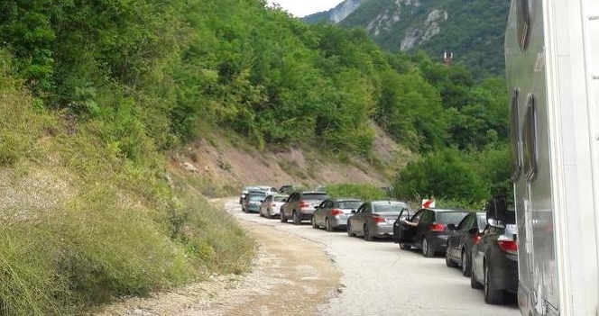 Loš put: Na graničnom prelazu Šćepan Polje čeka se i do dva sata