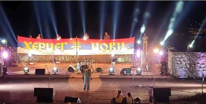 VIDEO, FOTO &#8211; Georgiev otpjevao &#8220;Tamo daleko&#8221; na Kanli kuli: Mandić i Carević u prvom redu, publika u transu