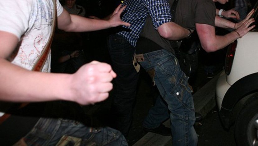 Bir vaqtning ozida bitta teshikda beshta xoroz