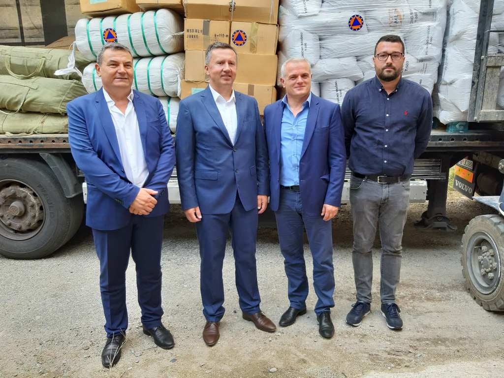 Crna Gora uručila pomoć Albaniji: “Humanost i solidarnost su temeljne vrijednosti naših odnosa“
