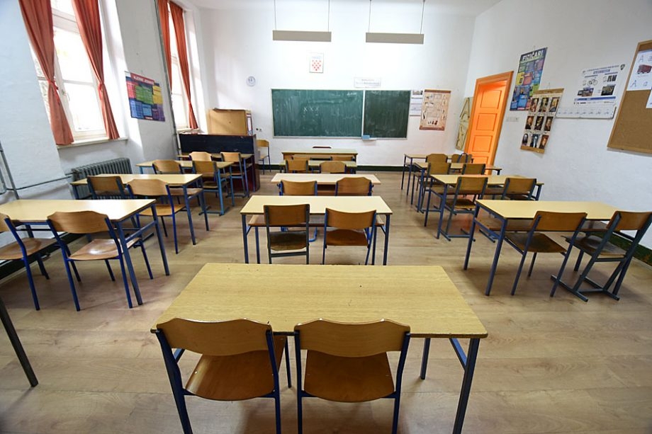 Manje časova istorije i neadekvatni udžbenici štetiće obrazovanju